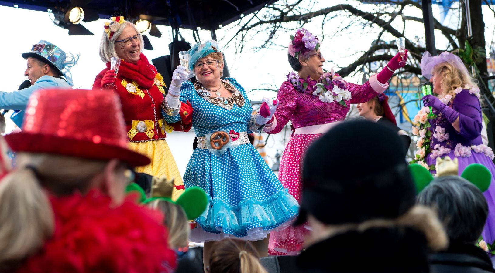 Se acaba el carnaval en Munich con la tradicional Danza de las Mujeres de Mercado