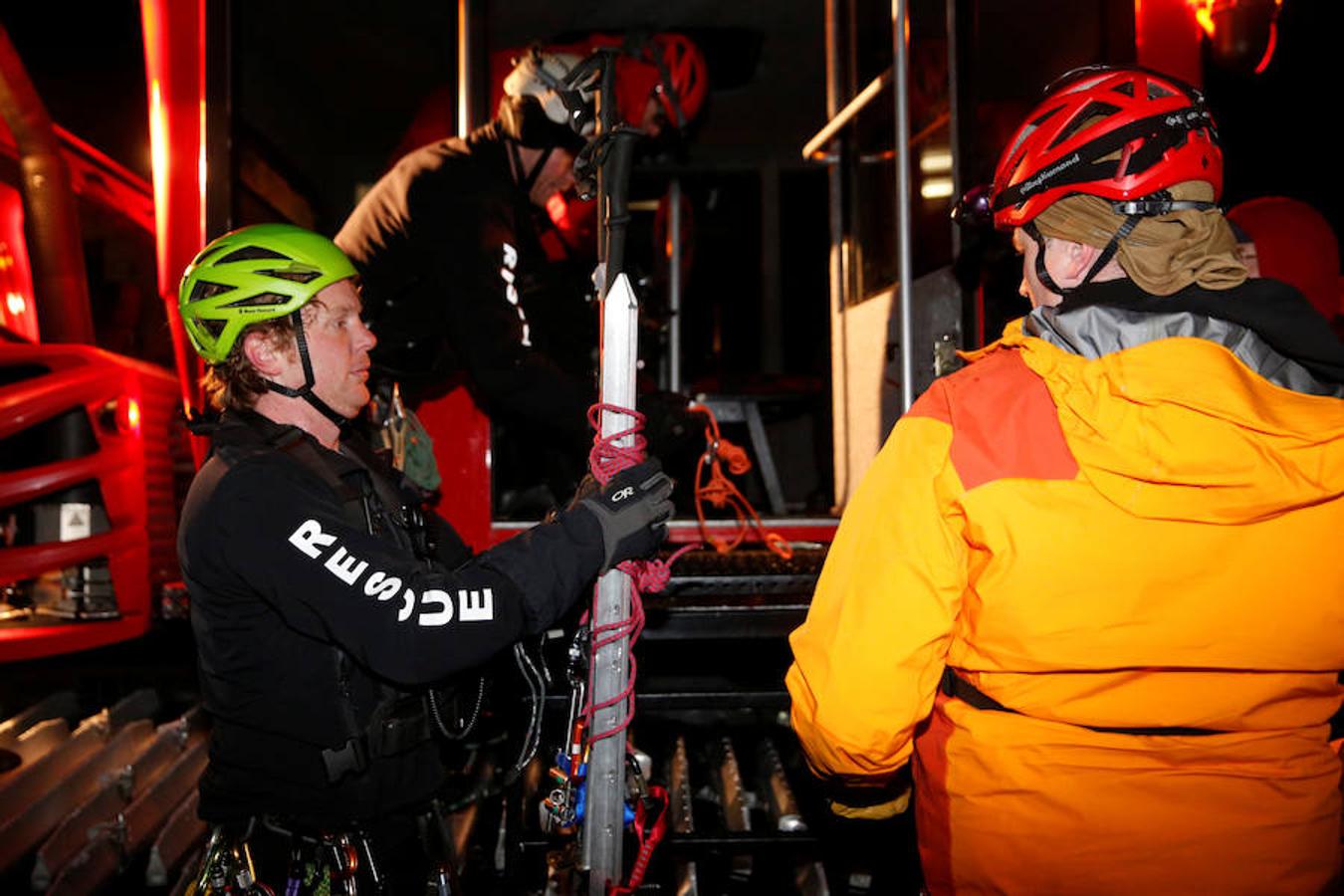 En Oregon (Estados Unidos), los especialistas se preparan para un rescate en una de las principales montañas del estado. 