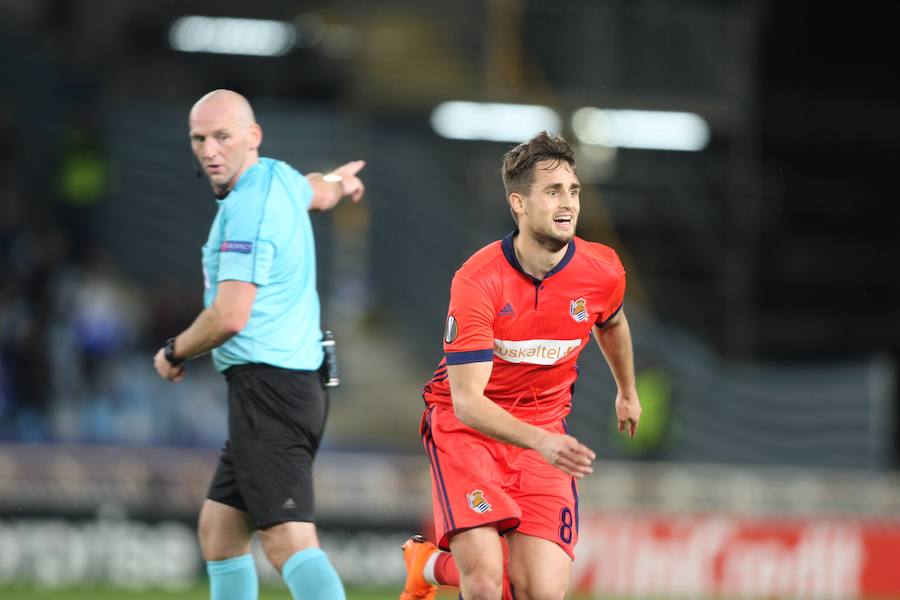 El partido entre la Real Sociedad y el Salzburgo en Anoeta, en imágenes