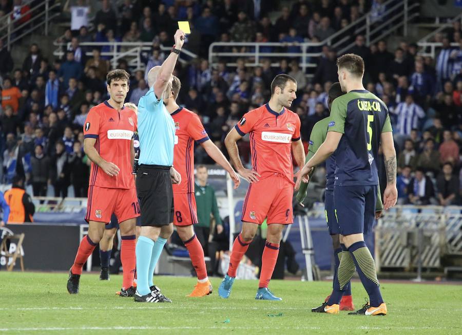 El partido entre la Real Sociedad y el Salzburgo en Anoeta, en imágenes