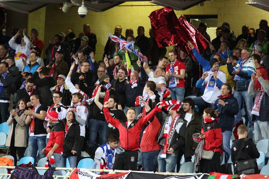 El partido entre la Real Sociedad y el Salzburgo en Anoeta, en imágenes