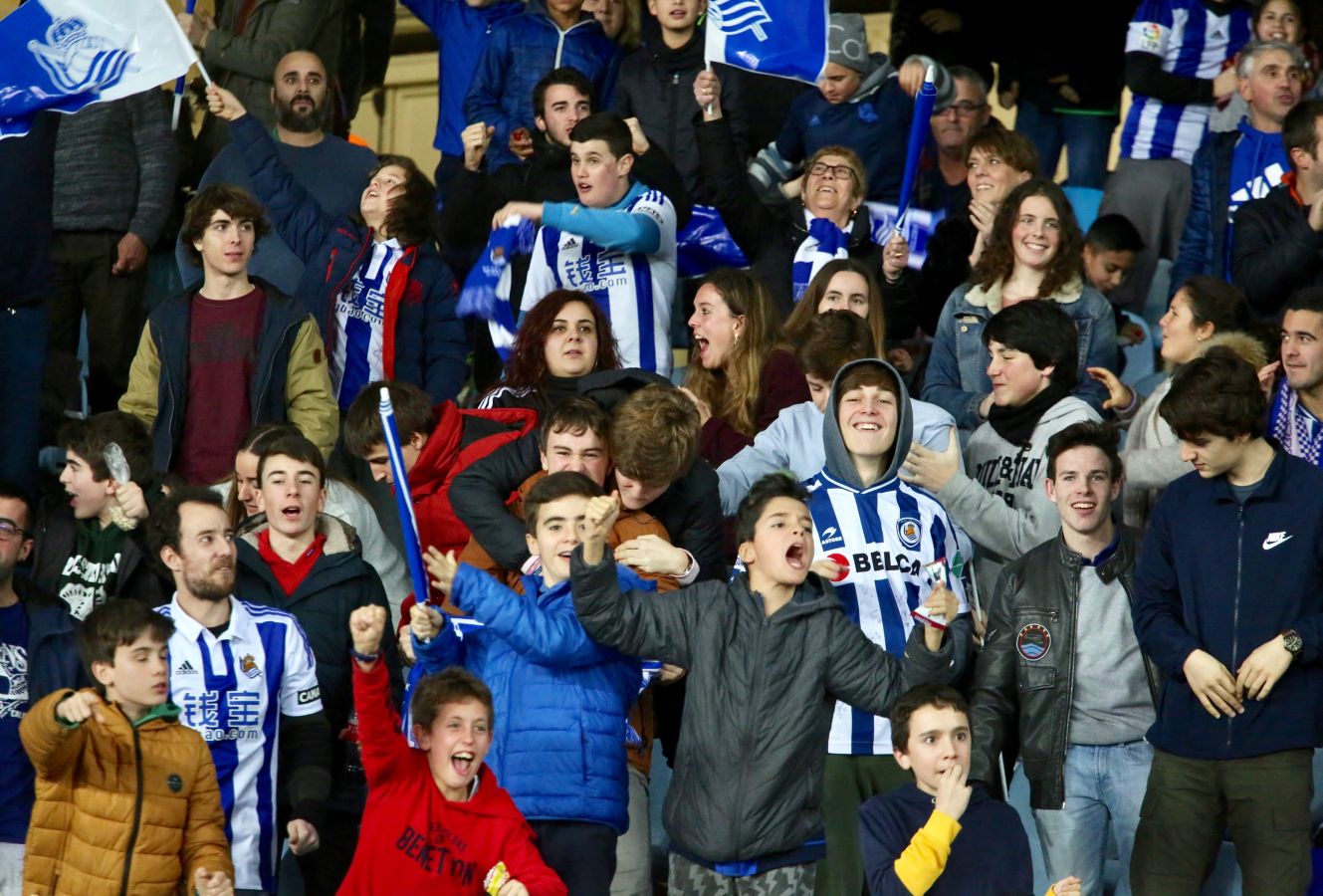 El partido entre la Real Sociedad y el Salzburgo en Anoeta, en imágenes