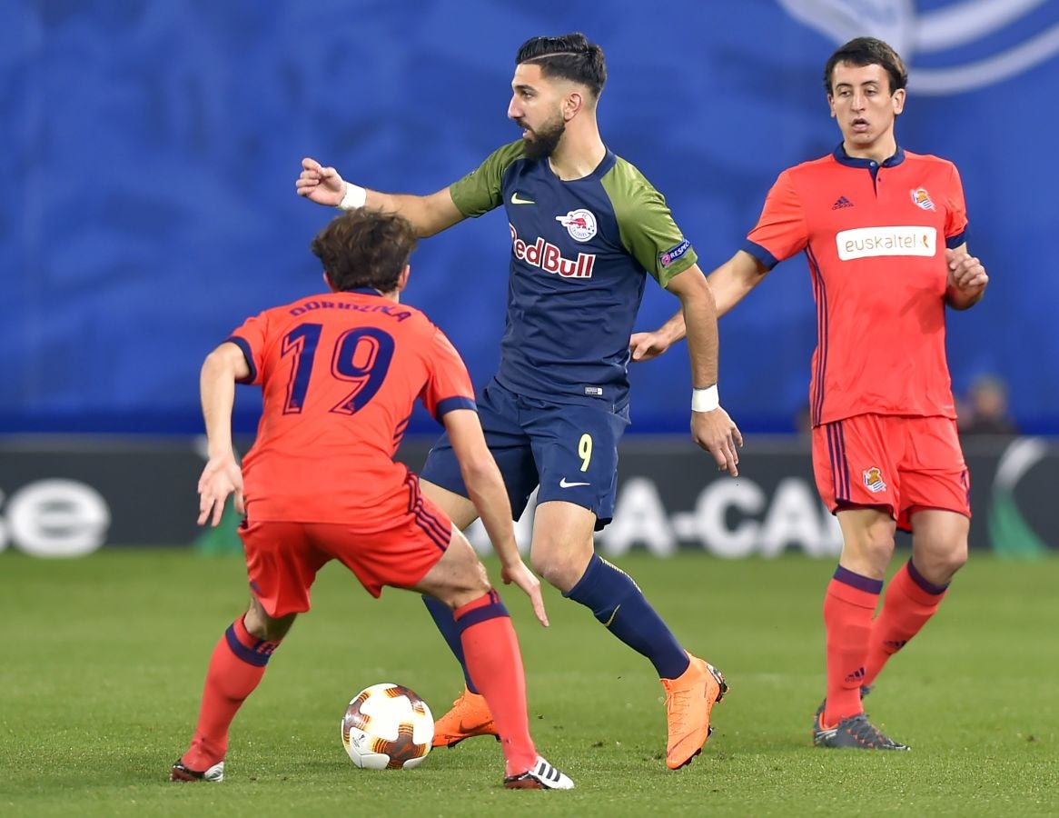 El partido entre la Real Sociedad y el Salzburgo en Anoeta, en imágenes