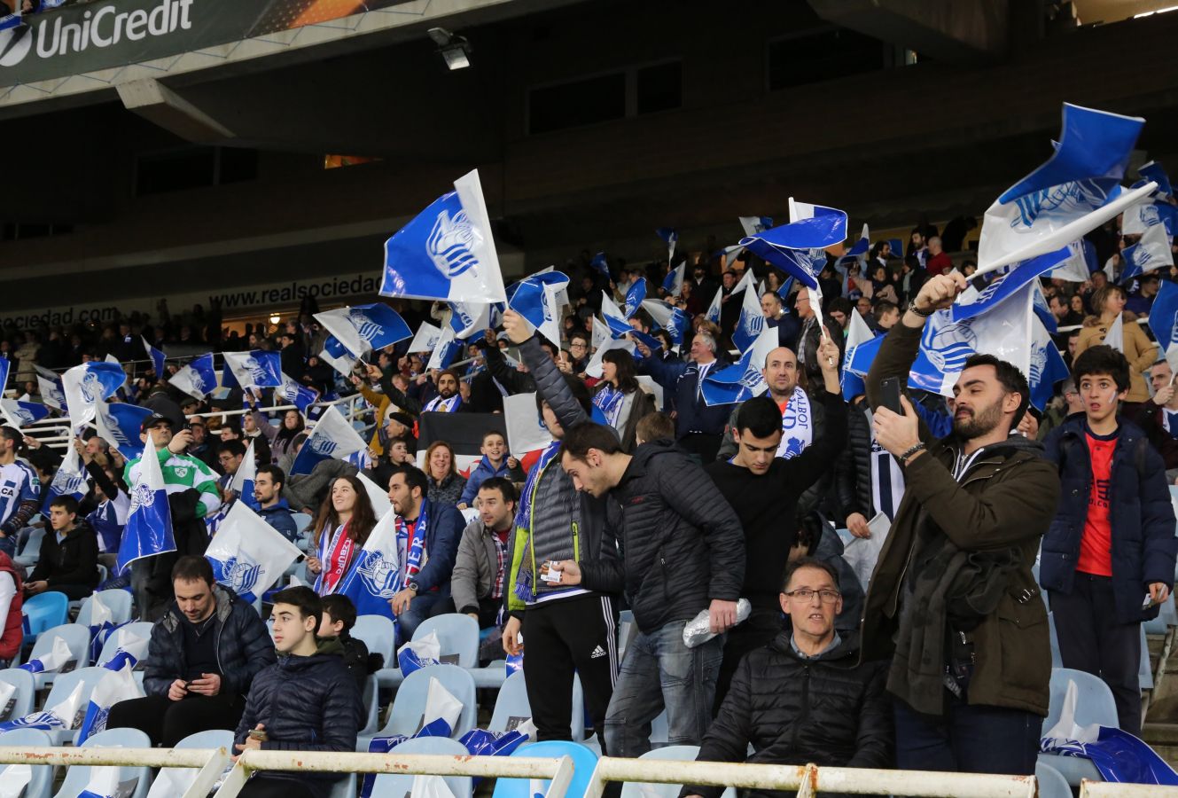 El partido entre la Real Sociedad y el Salzburgo en Anoeta, en imágenes