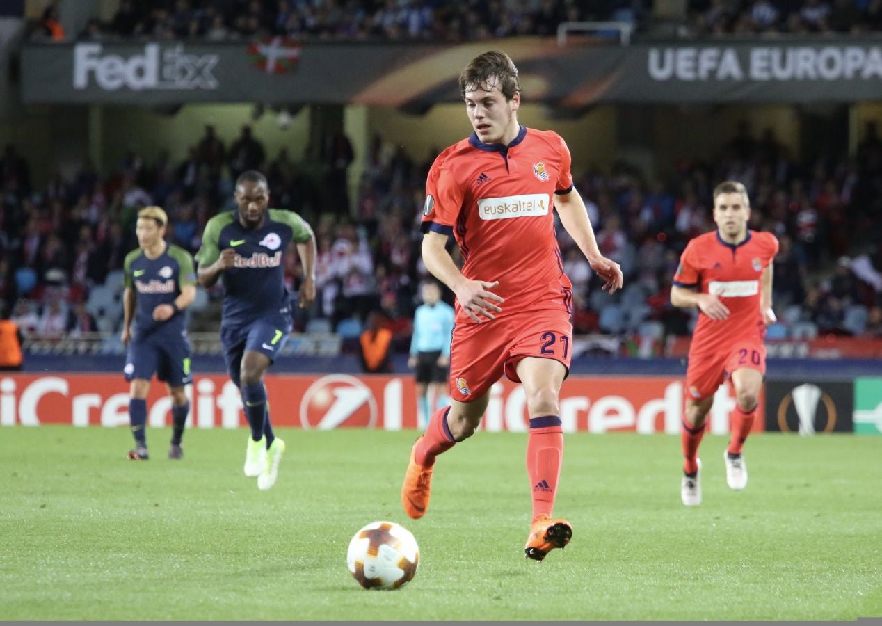 El partido entre la Real Sociedad y el Salzburgo en Anoeta, en imágenes
