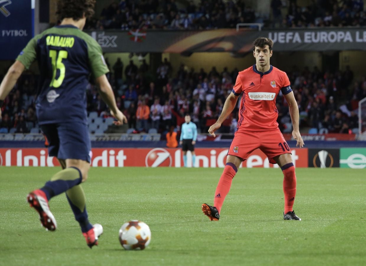 El partido entre la Real Sociedad y el Salzburgo en Anoeta, en imágenes