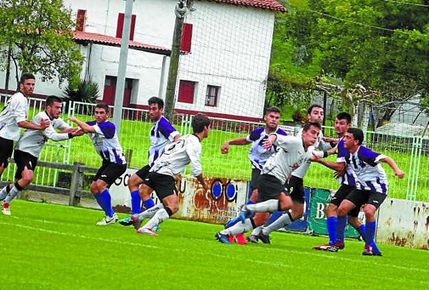 Los zarauztarras superaron al Mondragón, con dos goles de Joseba Manterola.
