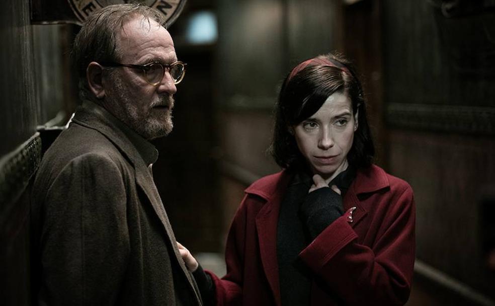 Richard Jenkins y Sally Hawkins en 'La forma del agua' (2017).