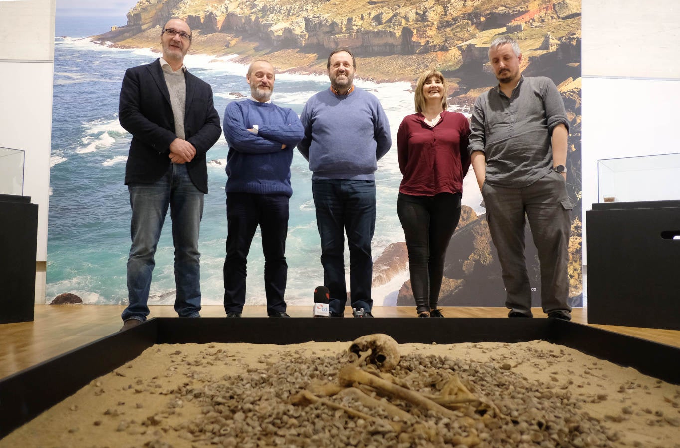 La Sociedad de Ciencias Aranzadi muestra en Hondarribia los hallazgos aparecidos en el monte Jaizkibel, de 8.000 años de antiguedad.