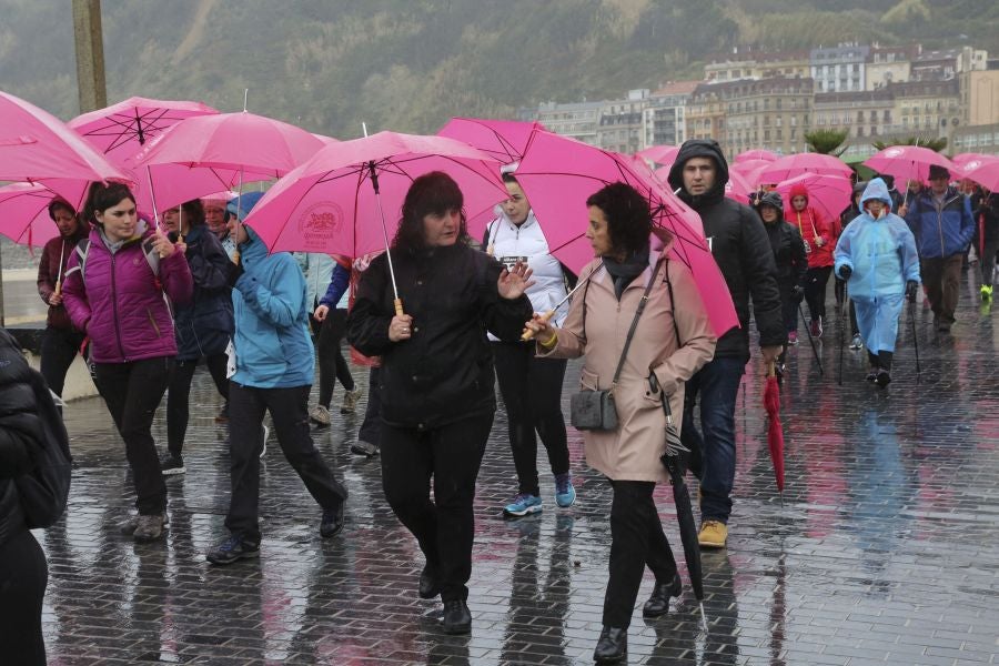 Alrededor de 600 personas han participado hoy en la VI Marcha Nórdica organizada por Aspanogi, la Asociación de Familiares de Niños con Cáncer de Gipuzkoa
