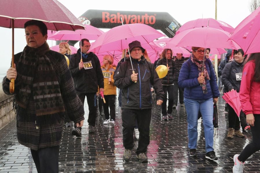 Alrededor de 600 personas han participado hoy en la VI Marcha Nórdica organizada por Aspanogi, la Asociación de Familiares de Niños con Cáncer de Gipuzkoa