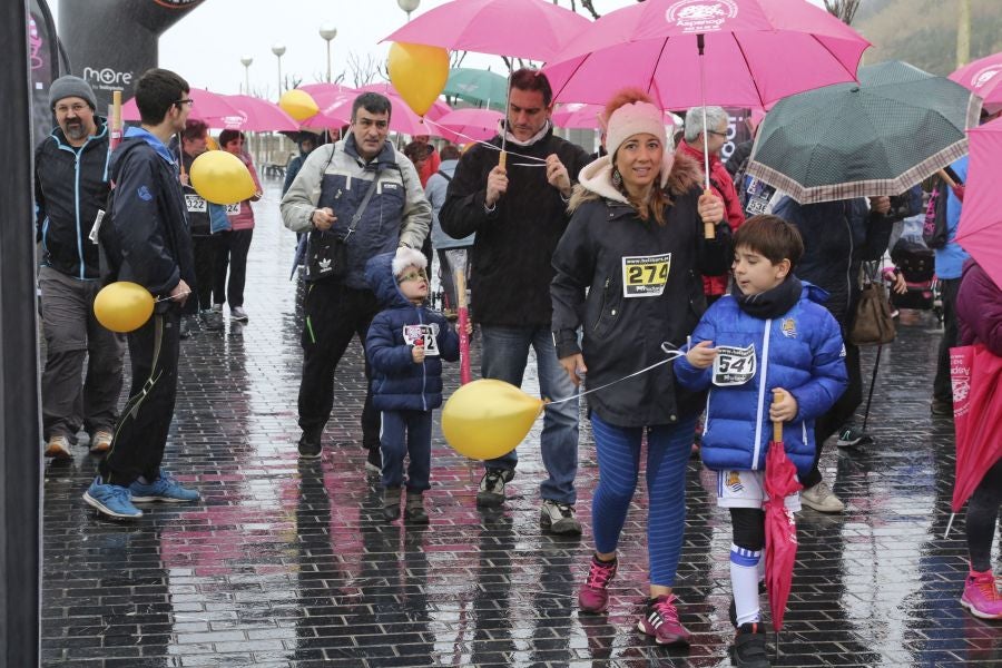 Alrededor de 600 personas han participado hoy en la VI Marcha Nórdica organizada por Aspanogi, la Asociación de Familiares de Niños con Cáncer de Gipuzkoa
