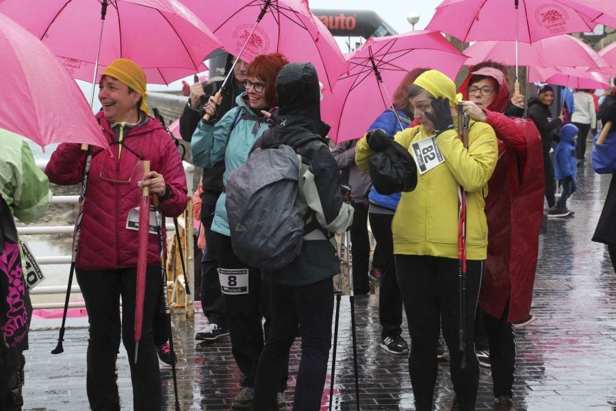 Alrededor de 600 personas han participado hoy en la VI Marcha Nórdica organizada por Aspanogi, la Asociación de Familiares de Niños con Cáncer de Gipuzkoa