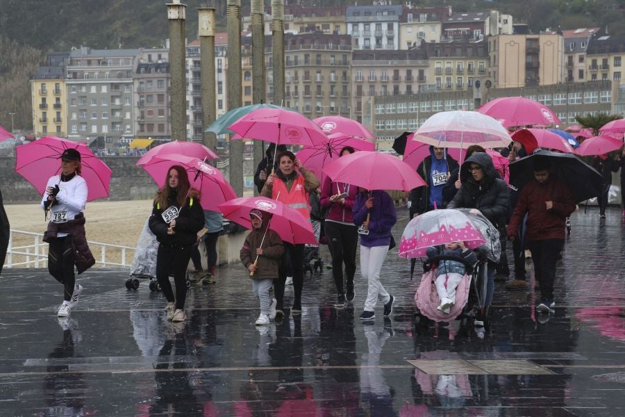 Alrededor de 600 personas han participado hoy en la VI Marcha Nórdica organizada por Aspanogi, la Asociación de Familiares de Niños con Cáncer de Gipuzkoa