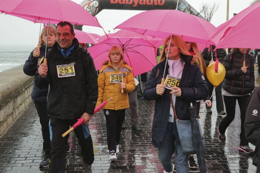 Alrededor de 600 personas han participado hoy en la VI Marcha Nórdica organizada por Aspanogi, la Asociación de Familiares de Niños con Cáncer de Gipuzkoa