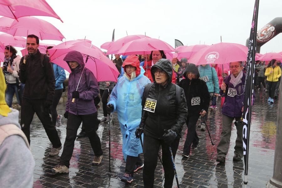 Alrededor de 600 personas han participado hoy en la VI Marcha Nórdica organizada por Aspanogi, la Asociación de Familiares de Niños con Cáncer de Gipuzkoa