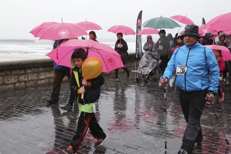 Alrededor de 600 personas han participado hoy en la VI Marcha Nórdica organizada por Aspanogi, la Asociación de Familiares de Niños con Cáncer de Gipuzkoa