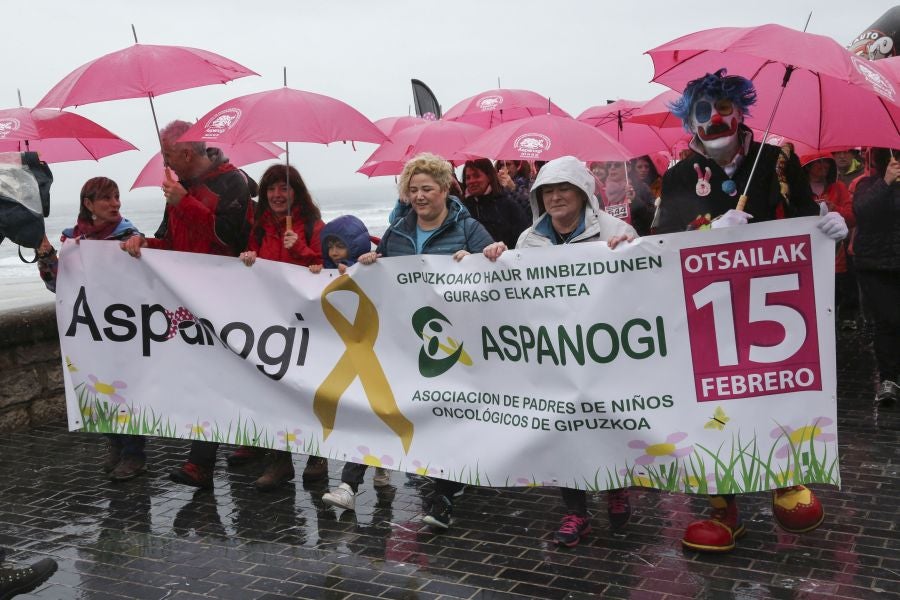 Alrededor de 600 personas han participado hoy en la VI Marcha Nórdica organizada por Aspanogi, la Asociación de Familiares de Niños con Cáncer de Gipuzkoa