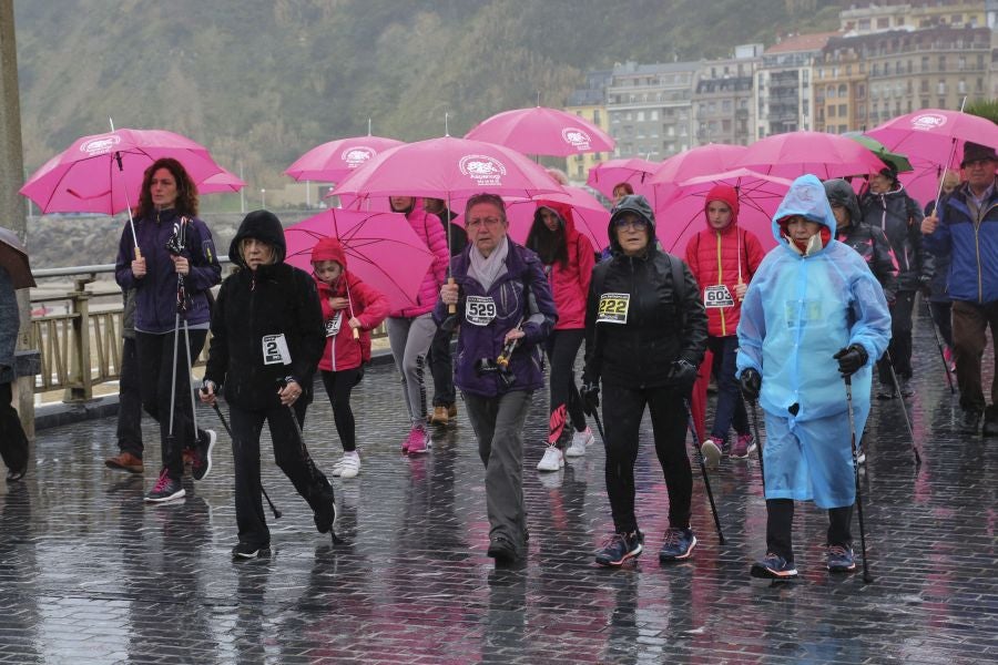 Alrededor de 600 personas han participado hoy en la VI Marcha Nórdica organizada por Aspanogi, la Asociación de Familiares de Niños con Cáncer de Gipuzkoa