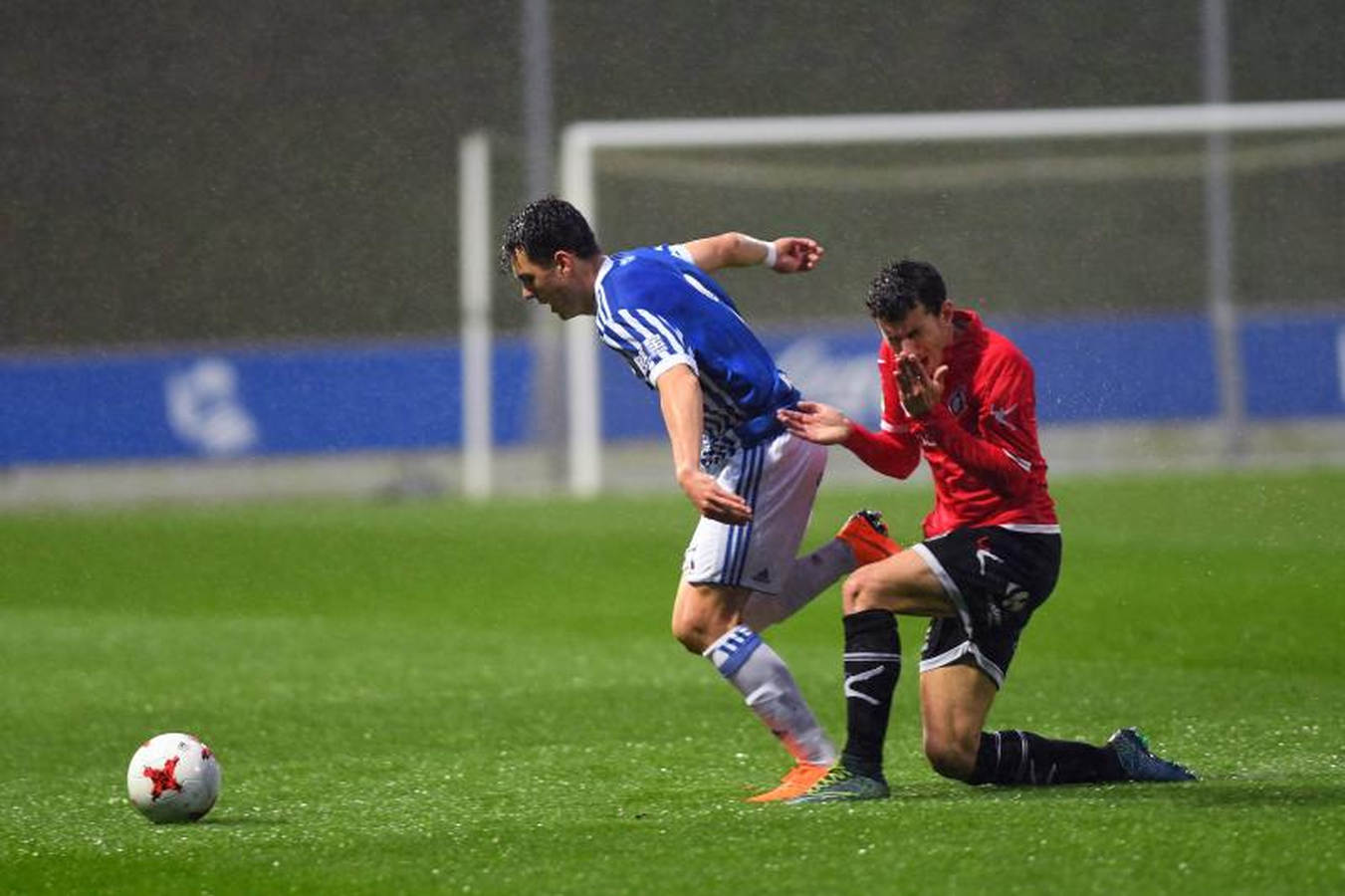 Un gol de Capilla permite a los de Alguacil meterse en puestos de play-off de ascenso.