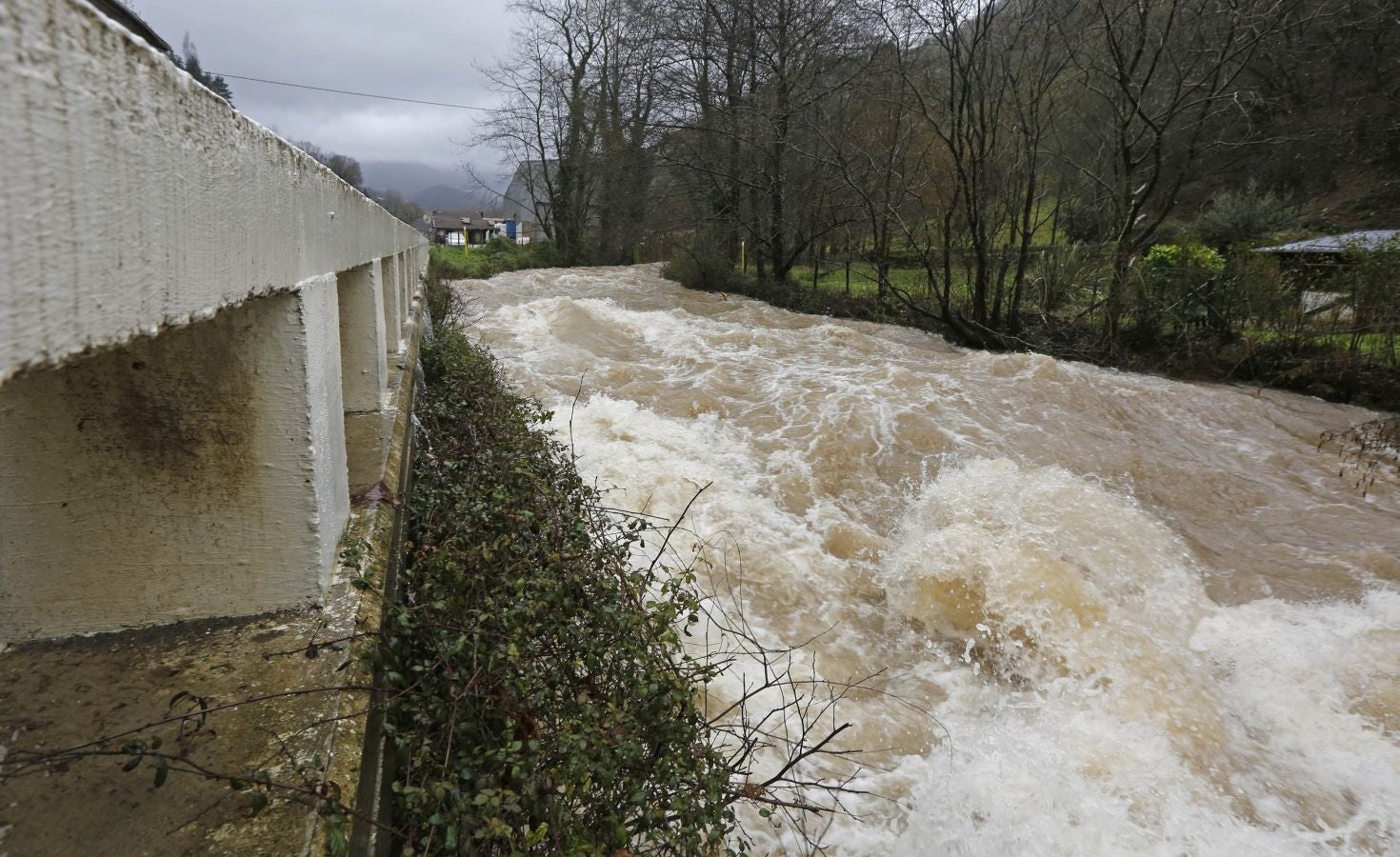 Inundaciones puntuales de los ríos guipuzcoanos tras las intensas lluvias de los últimos días. 