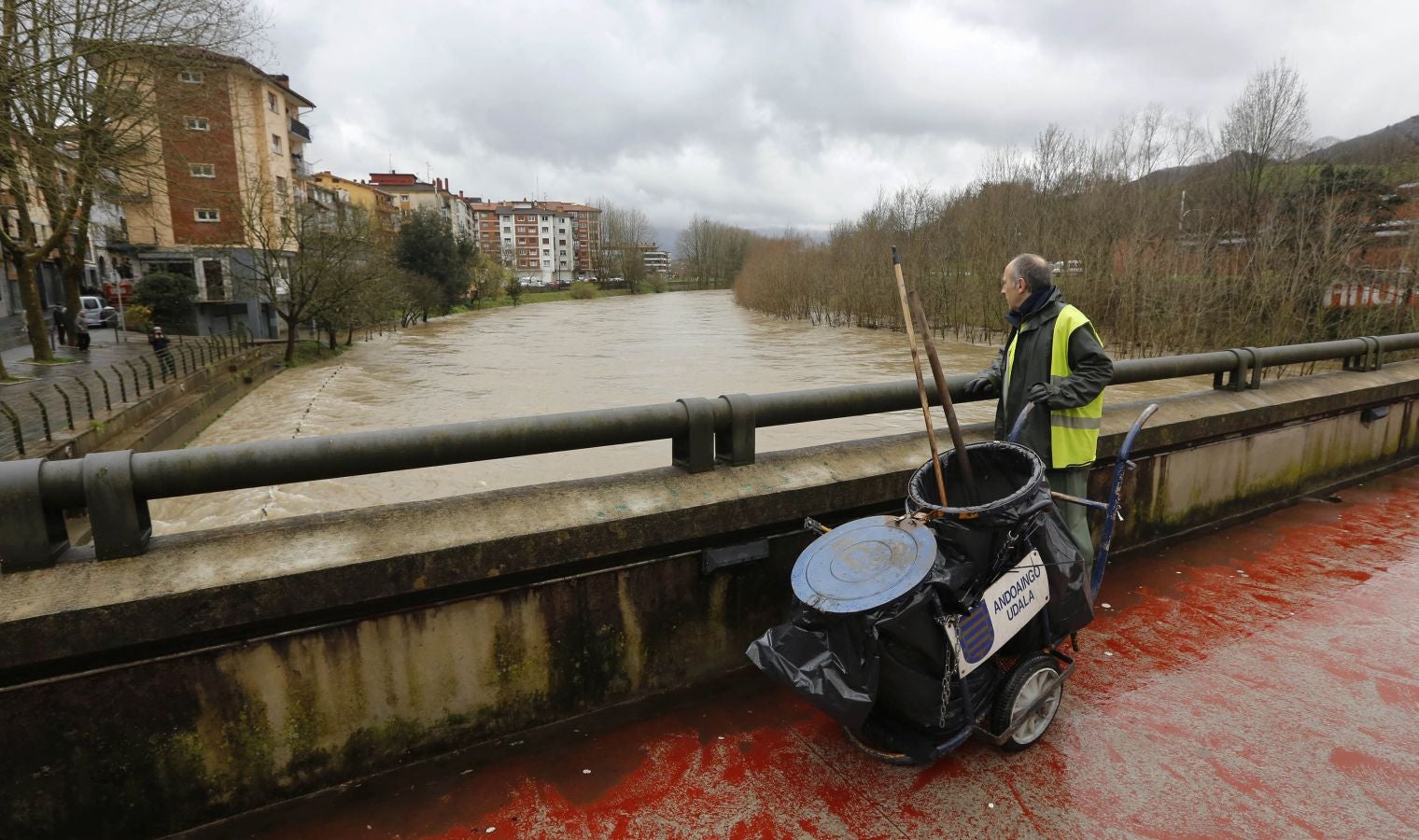 Inundaciones puntuales de los ríos guipuzcoanos tras las intensas lluvias de los últimos días. 