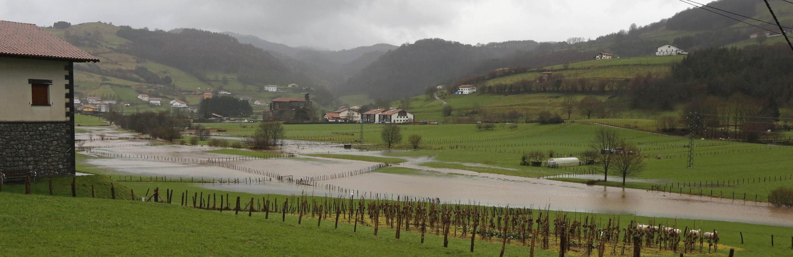 Inundaciones puntuales de los ríos guipuzcoanos tras las intensas lluvias de los últimos días. 
