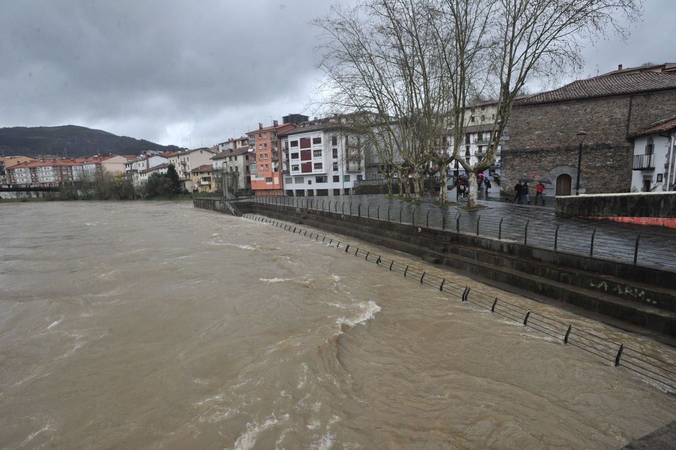 Inundaciones puntuales de los ríos guipuzcoanos tras las intensas lluvias de los últimos días. 
