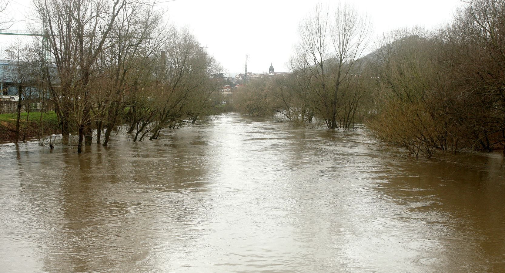 Inundaciones puntuales de los ríos guipuzcoanos tras las intensas lluvias de los últimos días. 