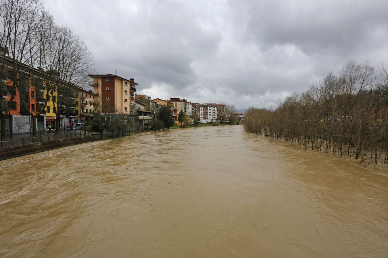 Inundaciones puntuales de los ríos guipuzcoanos tras las intensas lluvias de los últimos días. 