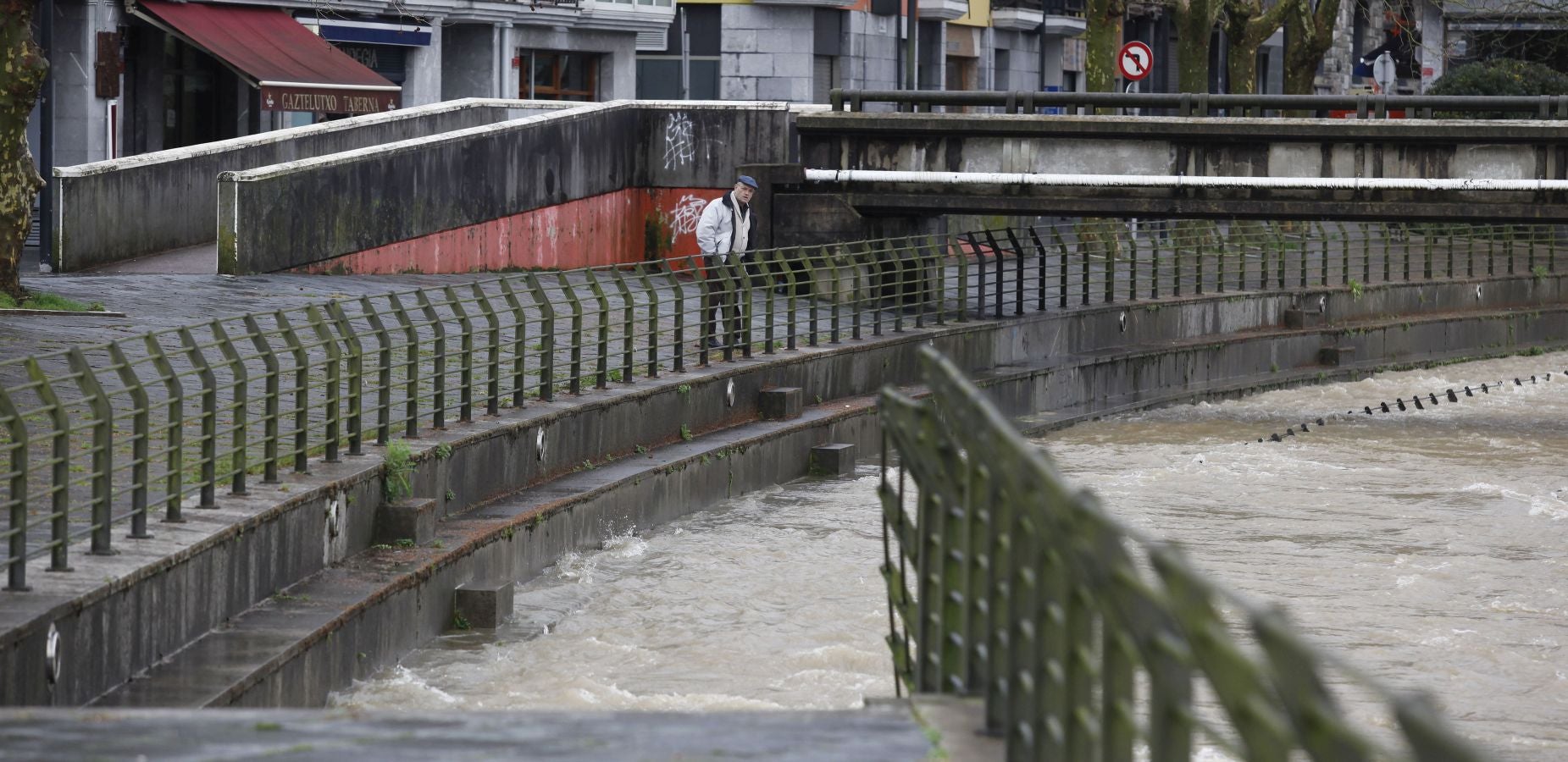 Inundaciones puntuales de los ríos guipuzcoanos tras las intensas lluvias de los últimos días. 