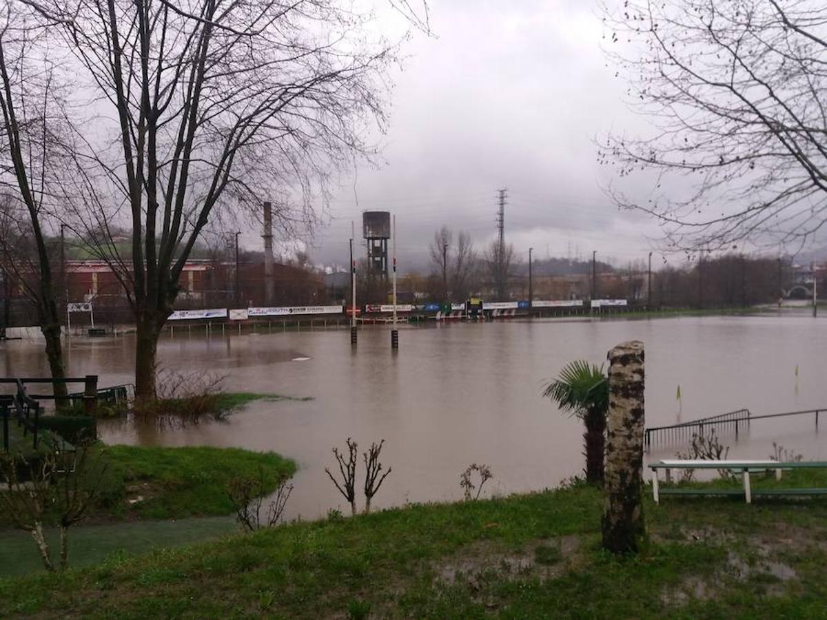 Inundaciones puntuales de los ríos guipuzcoanos tras las intensas lluvias de los últimos días. 