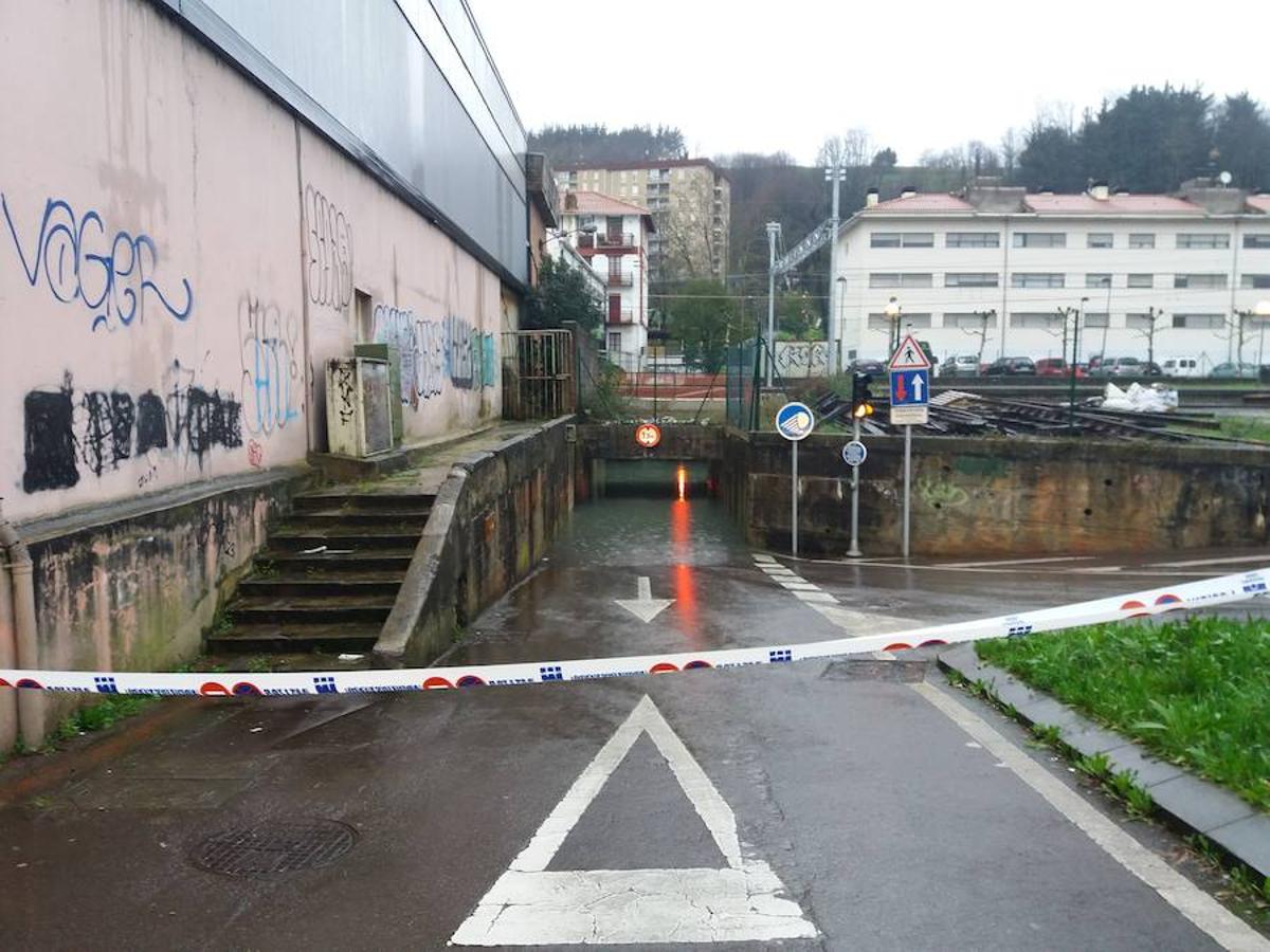 Inundaciones puntuales de los ríos guipuzcoanos tras las intensas lluvias de los últimos días. 