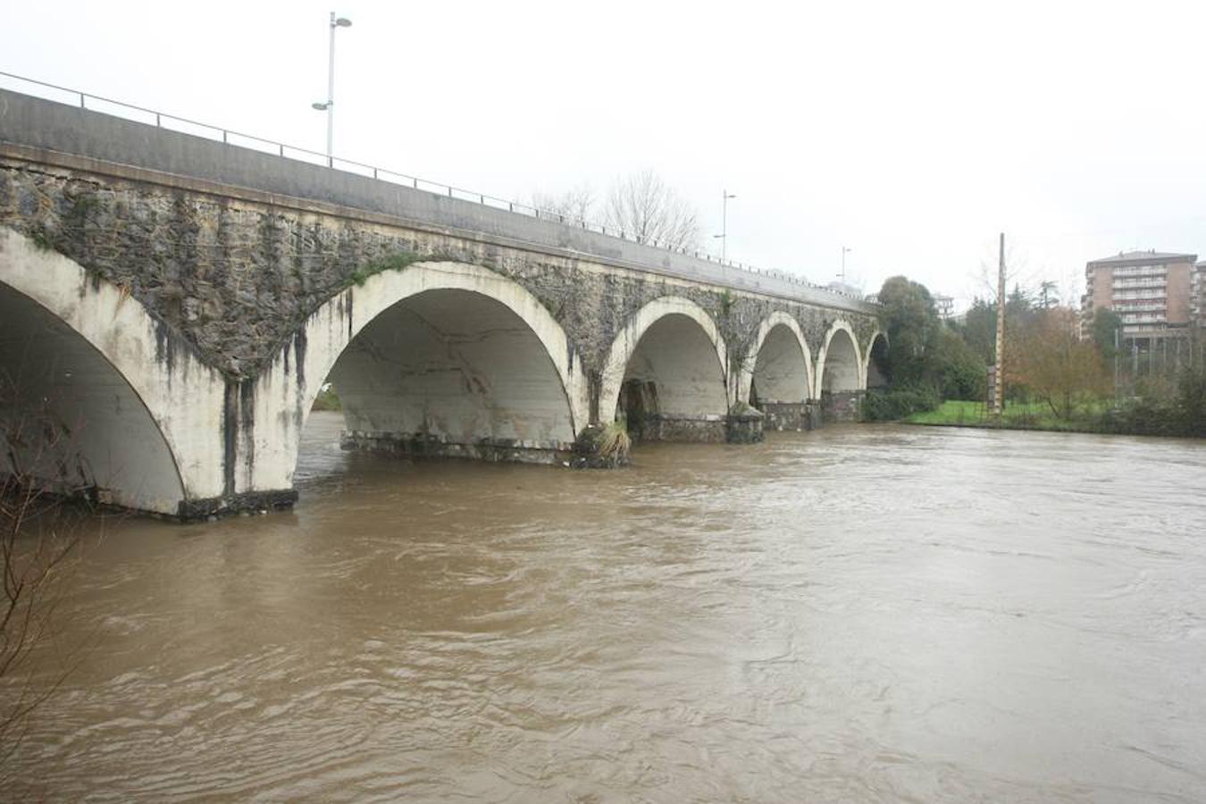 Inundaciones puntuales de los ríos guipuzcoanos tras las intensas lluvias de los últimos días. 