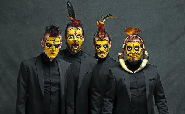 Actores y cantantes. Manu Pilas, Pedro Herrero, Iñigo García y Adri Soto forman la curiosa y tribu. 