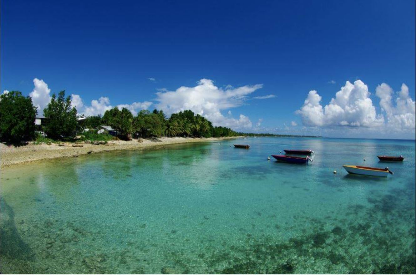  Tuvalu (Oceanía) | Sólo 2.000 turistas visitaron Tuvalu en 2016. ¿Increíble, no? Sus playas casi vírgenes, sus aguas cristalinas y su naturaleza hacen de Tuvalu, una de las naciones más pequeñas y remotas del mundo, el lugar idóneo para desconectar y relajarse. Se trata de uno de los cuatro países que forman la Polinesia y está compuesto por varias islas, la más grande de las cuales es Fongafale (2,8 km cuadrados), punto al que llegan los vuelos desde Fiji.