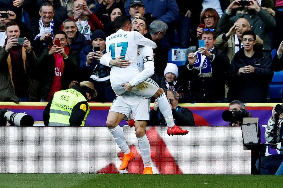 El conjunto de Zinedine Zidane logró su cuarta victoria consecutiva en Liga tras imponerse al cuadro babazorro con un doblete de Cristiano Ronaldo y tantos de Bale y Benzema, este último de penalti. 