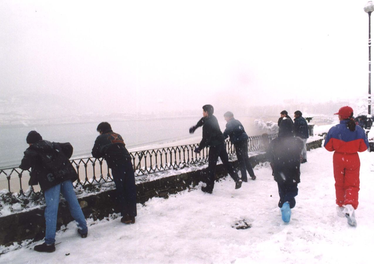 A primeras horas de la mañana del 20 de febrero de 1996 la nieve comenzó a caer sobre San Sebastián. Todo empeoró al día siguiente