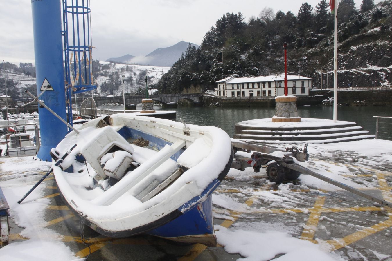 Fotos: Deba amanece nevada