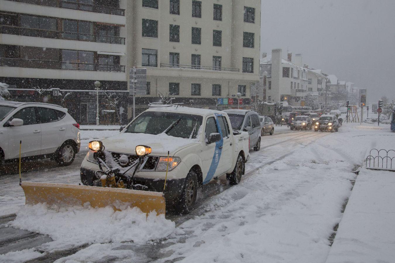 Las precipitaciones han generado muchos problemas de circulación a la vez que ha dejado bonitas estampas