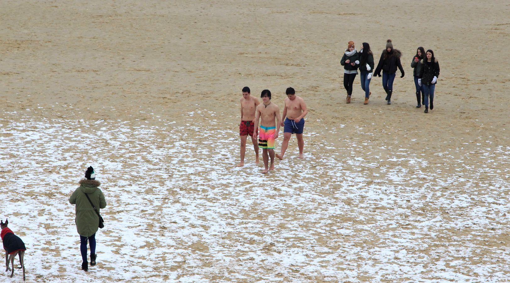 Las precipitaciones han generado muchos problemas de circulación a la vez que ha dejado bonitas estampas