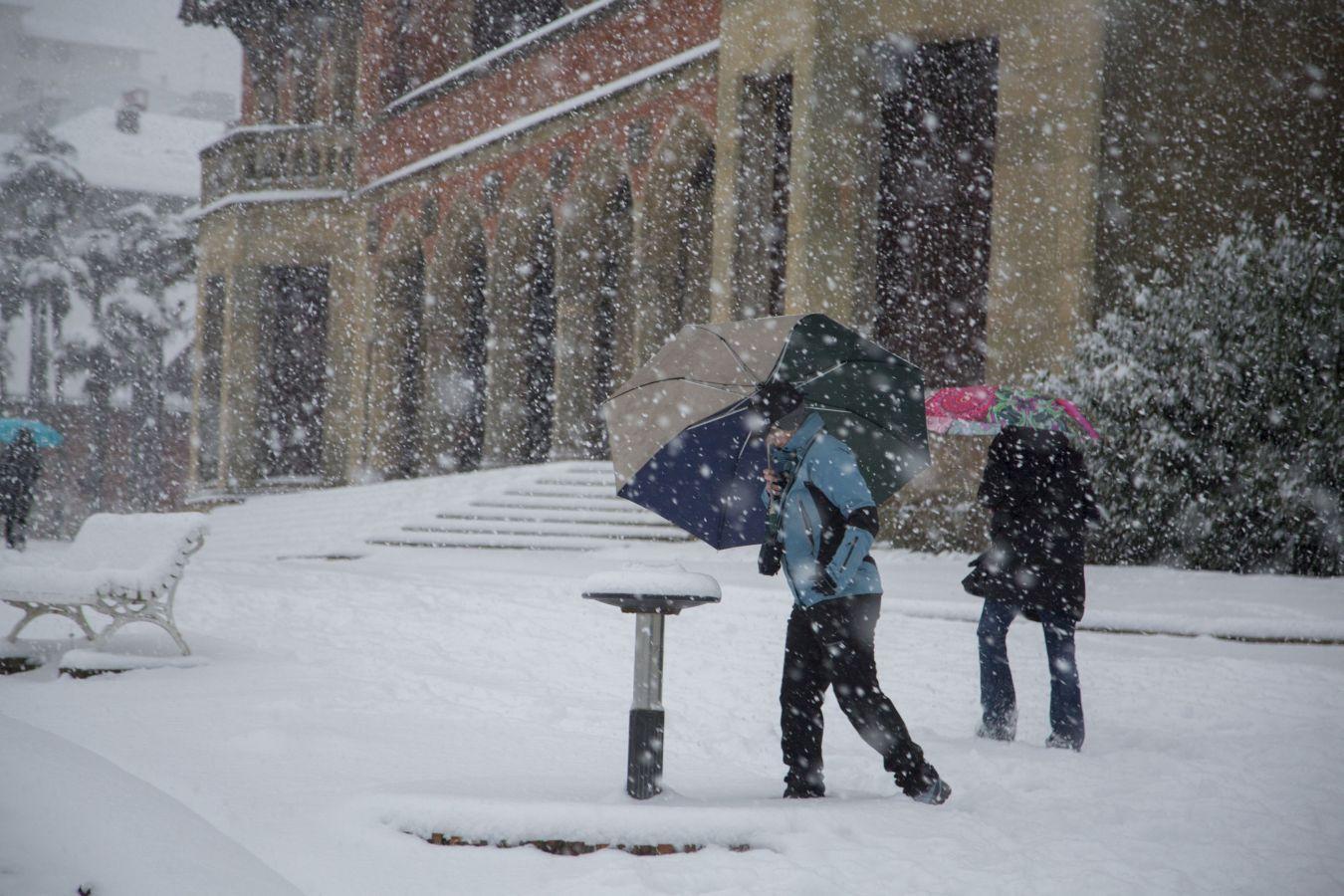 Las precipitaciones han generado muchos problemas de circulación a la vez que ha dejado bonitas estampas