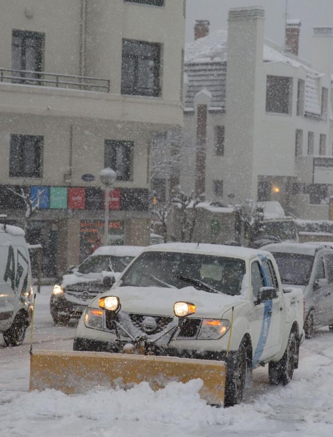Las precipitaciones han generado muchos problemas de circulación a la vez que ha dejado bonitas estampas