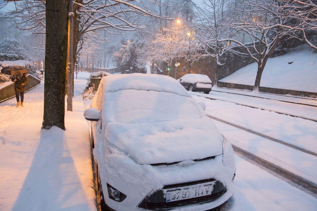 Las precipitaciones han generado muchos problemas de circulación a la vez que ha dejado bonitas estampas