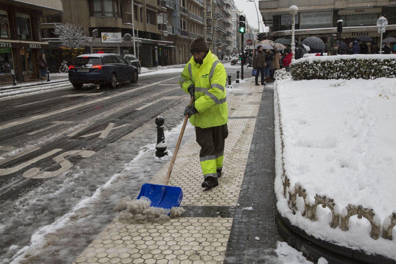 Las precipitaciones han generado muchos problemas de circulación a la vez que ha dejado bonitas estampas