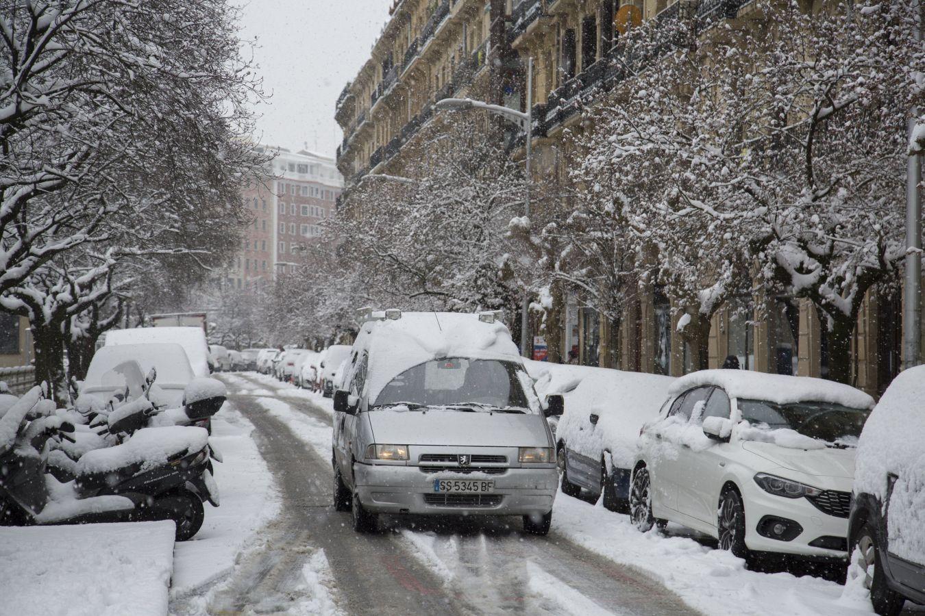 Las precipitaciones han generado muchos problemas de circulación a la vez que ha dejado bonitas estampas