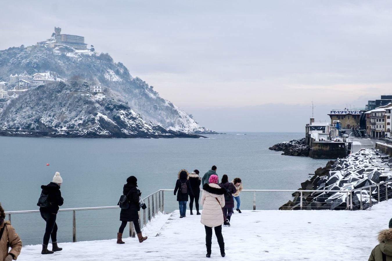 Las precipitaciones han generado muchos problemas de circulación a la vez que ha dejado bonitas estampas