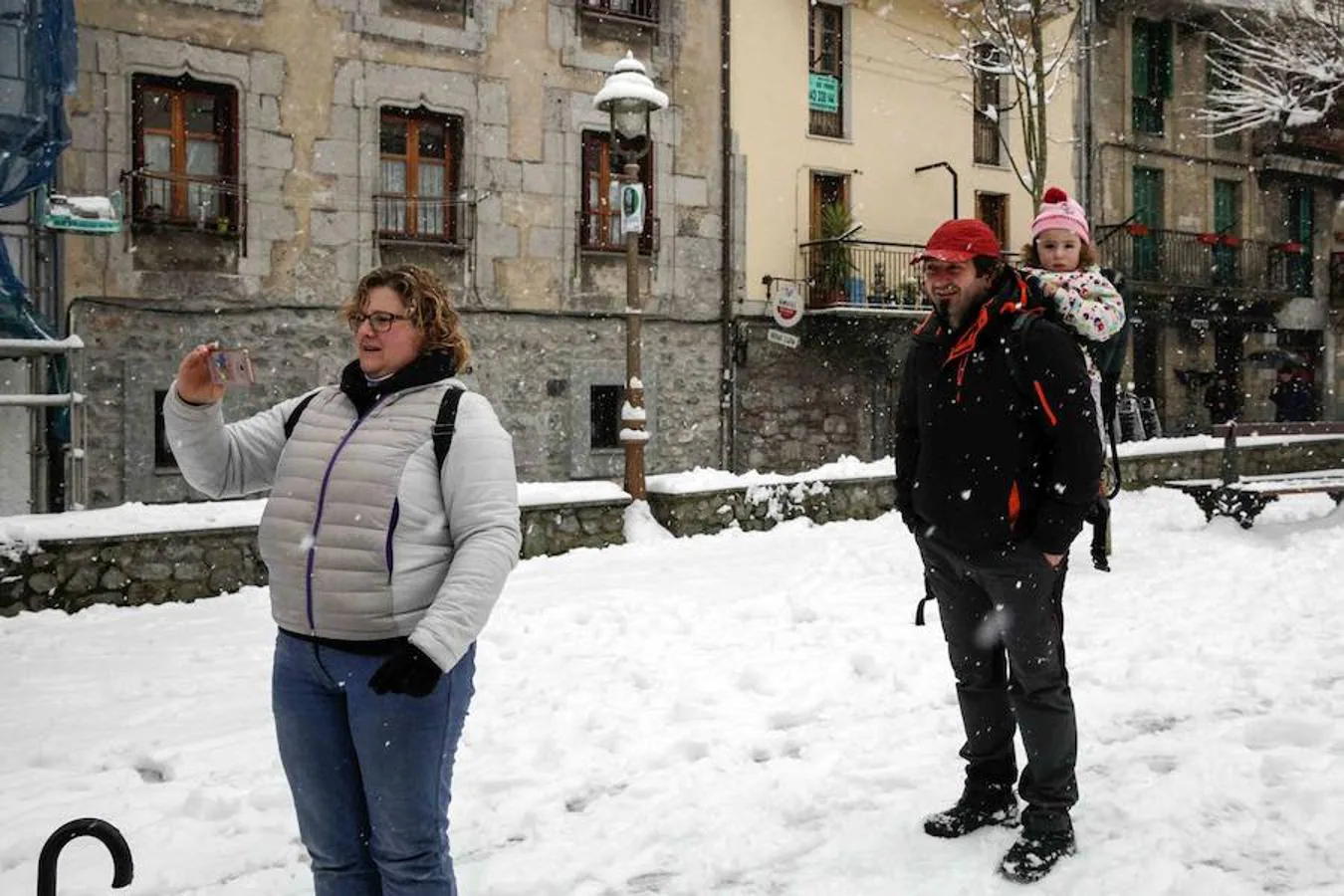 El manto blanco ha cubierto todos los rincones del territorio con una nevada espectacular 