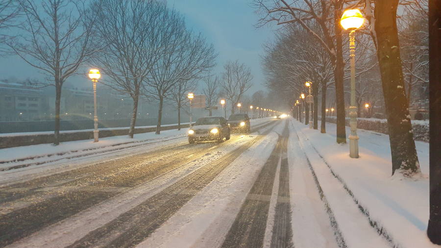 La nieve ha teñido de blanco la ciudad