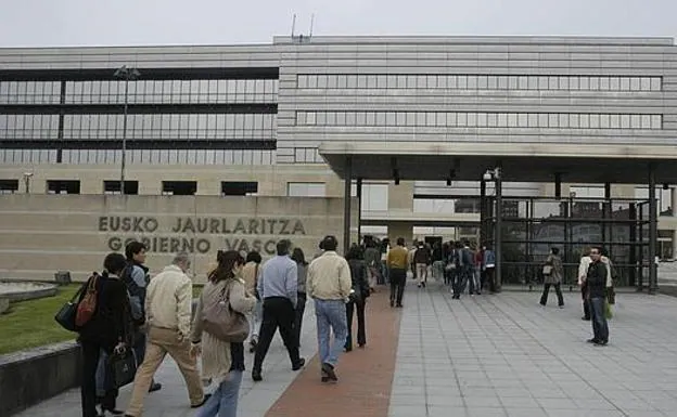 Los funcionarios vascos tendrán 8 horas al año para acompañar a sus hijos al médico 